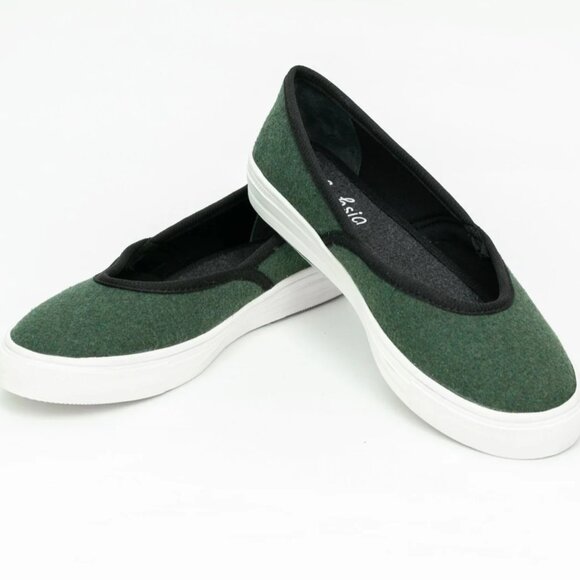 Crossover Sneaker Flat in Green - Picture 6 of 12